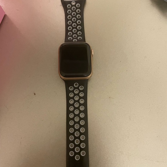 Apple Watch Series 5 - Picture 1 of 4